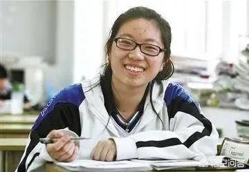 湖南05后女生696分考入北大成最小学妹，你怎么看？