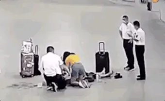 医学生救人无效遭恶评后,学校将授她们特别奖。你如何看此事?