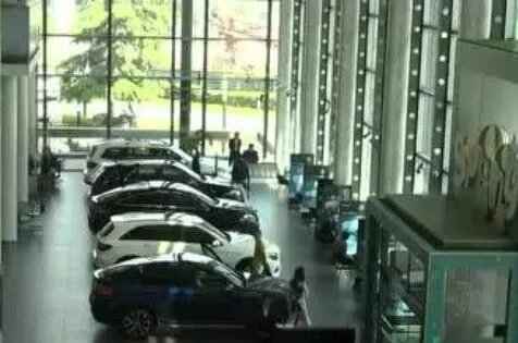 奔驰暂停涉事4S店具体情况  奔驰事件后续结果怎么样