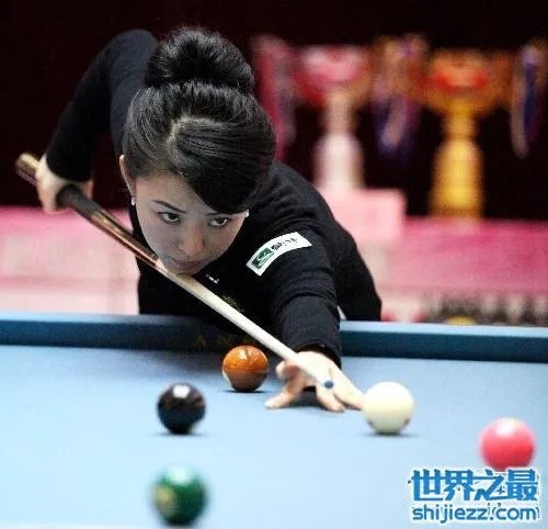 比赛时潘晓婷胸部碰到球 一张图告诉你她的胸有多大