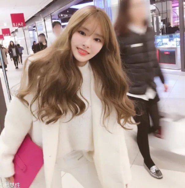 女生卷发发型图片 学生长卷发发型图片