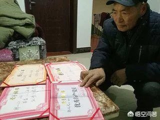 如何看待：四川广元七旬老父替女还钱，训诫子孙堂堂正正做人？