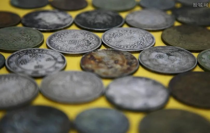 千年西汉古墓出土 10余吨铜钱收藏价值不可估量