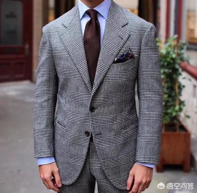 毛呢修身小西装怎样搭配？