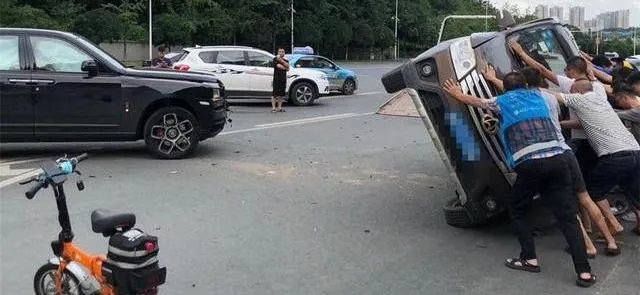 长安面包车与劳斯莱斯相撞，损失近100万，赔不起怎么办？