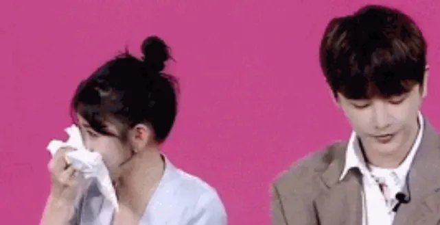 宋祖儿被保温杯里的汽水喷一脸，这具体是怎么回事？