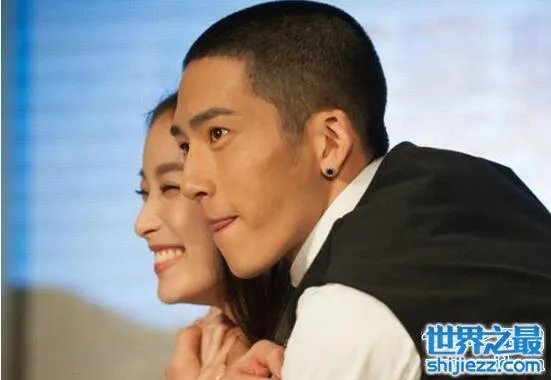 井柏然看倪妮的眼神,眼里看出全是幸福与深情