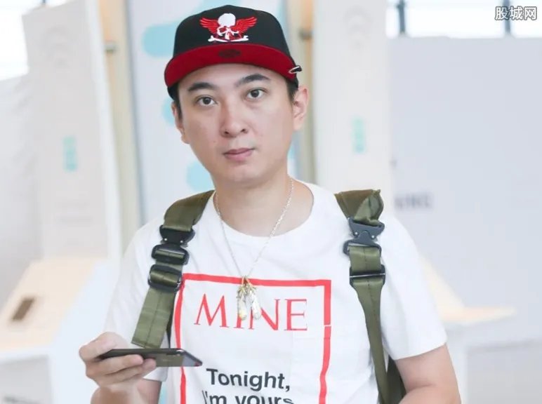 王思聪晒高档日料 赔偿20亿后再高调炫富