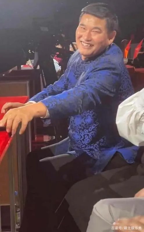大衣哥当星光大道评委,桌上什么钥匙那么亮眼?