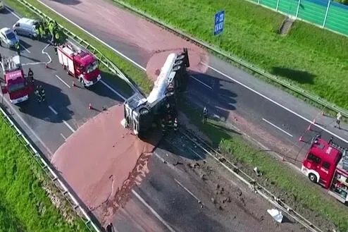 液体巧克力翻车这个好清扫吗？