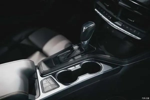 紧凑型车的价格！这款豪华中型车只要20多万