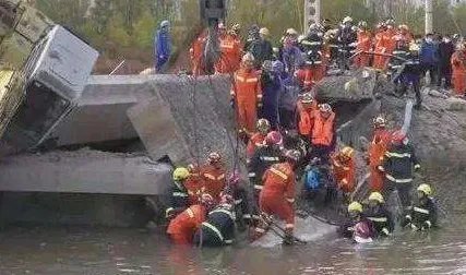 天津南环铁路桥梁维修过程中发生坍塌事故，谁的责任？