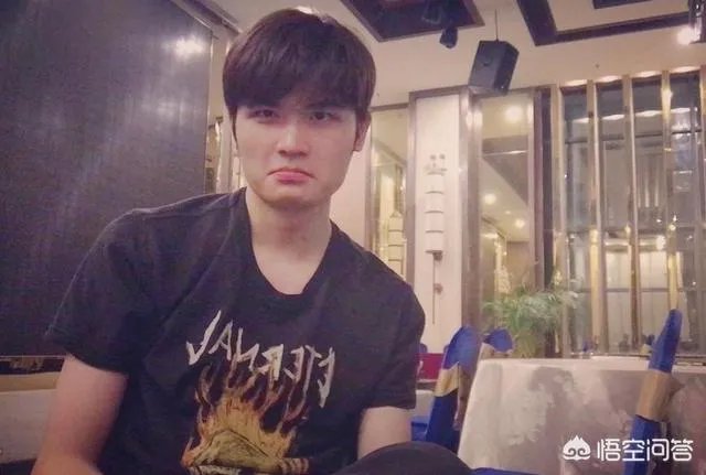 无状态点赞王思聪嘲讽UZI微博，随后发文道歉表示手滑，你怎么看？