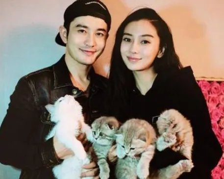 黄晓明和Baby穿情侣装，他们两夫妻的感情如何？