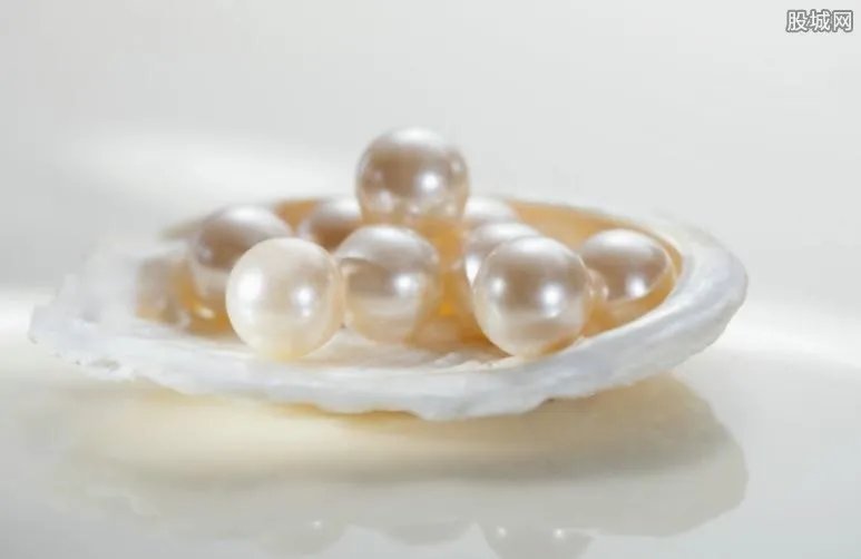 剖海螺挖出珍珠 为稀世珍珠价值远超黄金