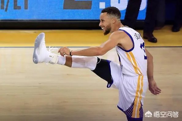 库里三分命中总数升至历史第三,排在库里面前的两位球员是谁?还有多大的距离?