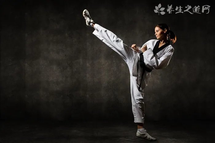 美国防暴犬罗威纳和卡斯罗哪个更厉害，卡斯罗犬vs罗威纳犬