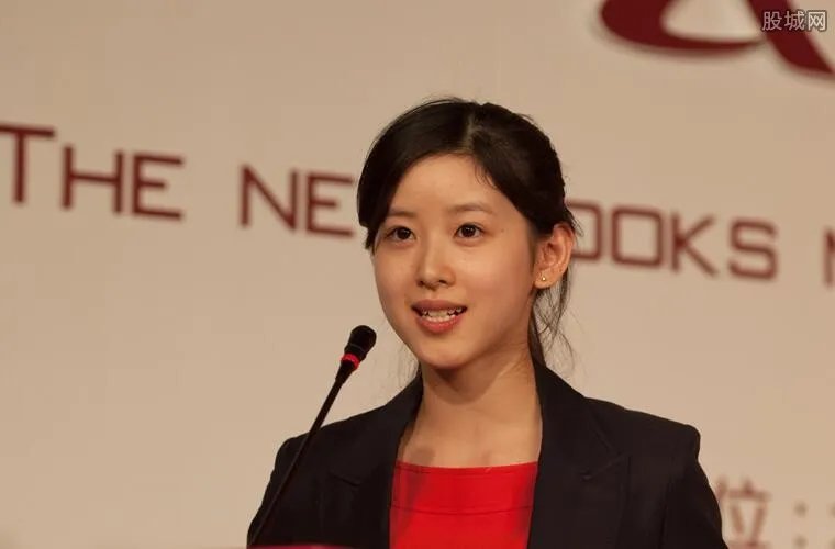 章泽天辟谣成绩差 继续深造学习摆脱刘强东的影子