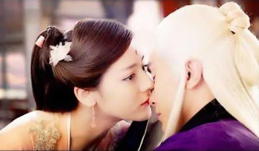 东华小心进入凤九身体 东华帝君和凤九小说圆房原著