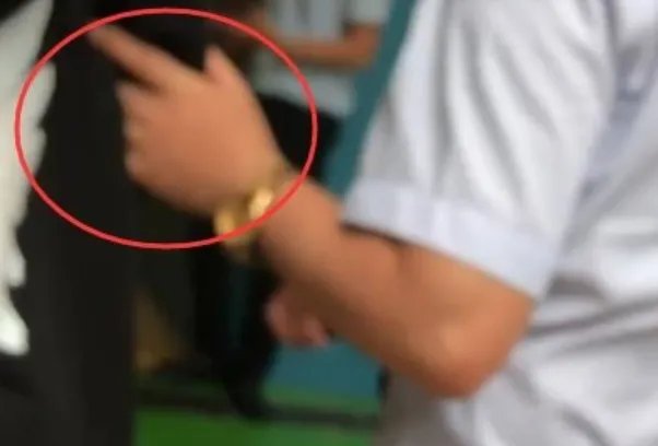 Baby被保安搂腰是怎么回事 Angelababy为何被保安搂腰