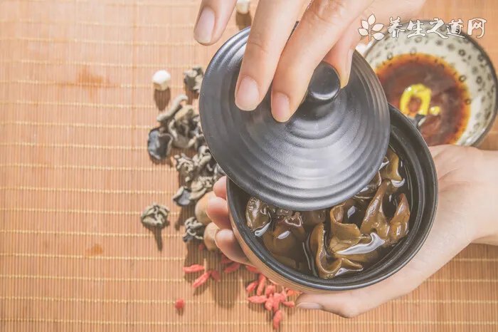 姜发芽了能不能吃？做当归生姜茶功效显著！