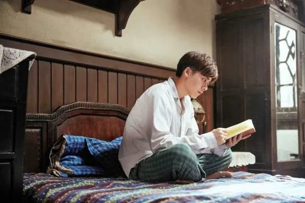 李易峰说一起唱歌的人多就不紧张了，说说他这是第几次参加春晚了？