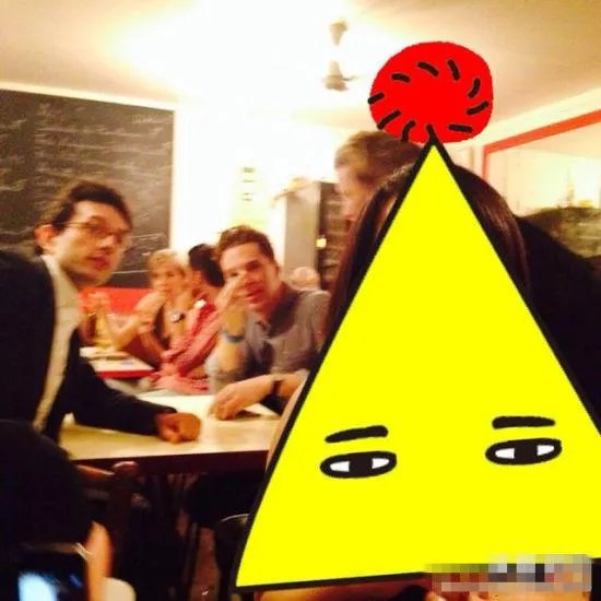 卷福竖中指骂中国粉丝滚开图 卷福为什么叫二缺