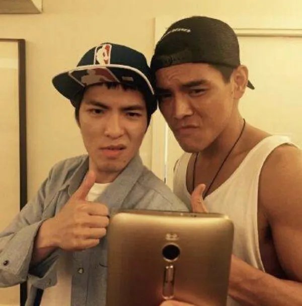 向佐郭碧婷婚期确定，你觉得谁会是她们的伴郎？