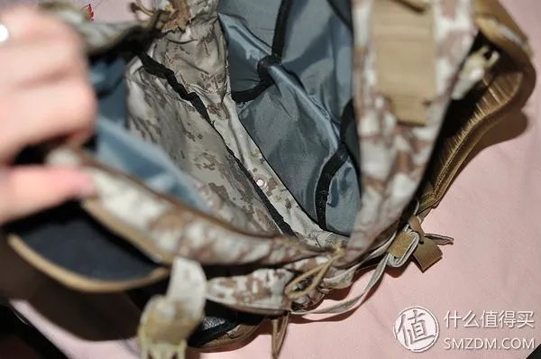 我去年买了个登山包，超耐磨——晒 Camelbak  驼峰 H.A.W.G. 500 登山包