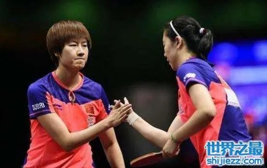 丁宁李晓霞不握手事件，相拥庆夺冠破不和传闻 