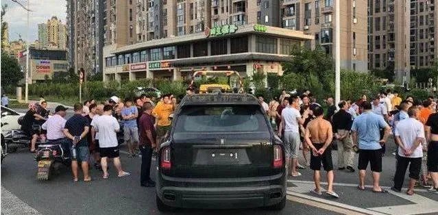 长安面包车与劳斯莱斯相撞，损失近100万，赔不起怎么办？