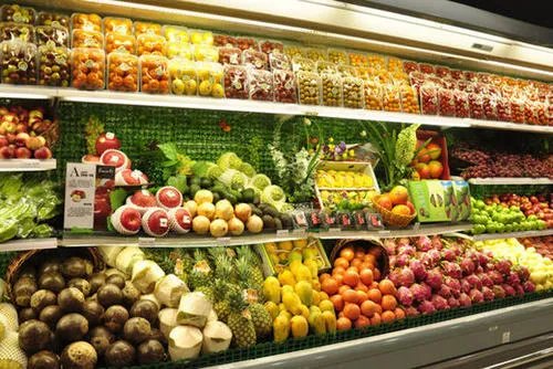 如何看待永辉超市回应工作人员脚踩冷冻鱼虾的说法？