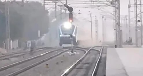 印度高铁故障是怎么回事：真相详情通车1天出故障好尴尬