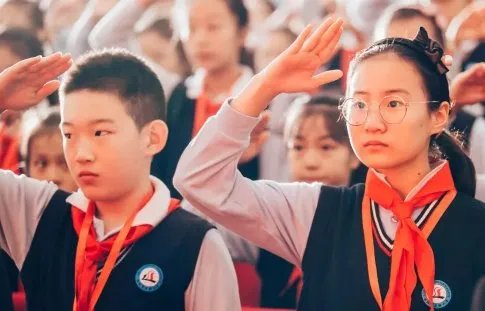 少先队建队70周年手抄报该写怎么写