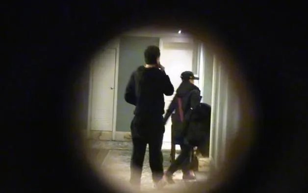 张丹峰毕滢再同房:这次直接穿着浴袍光着小腿进去