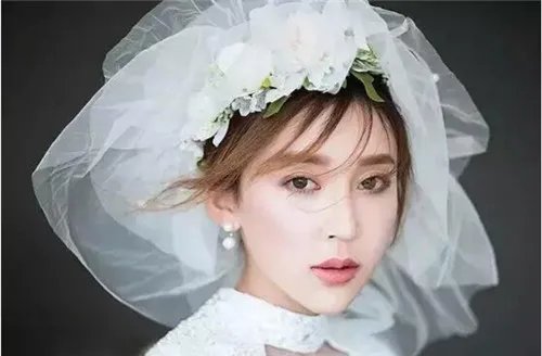新娘结婚当天发型图片欣赏  新娘结婚当天扎什么发型好