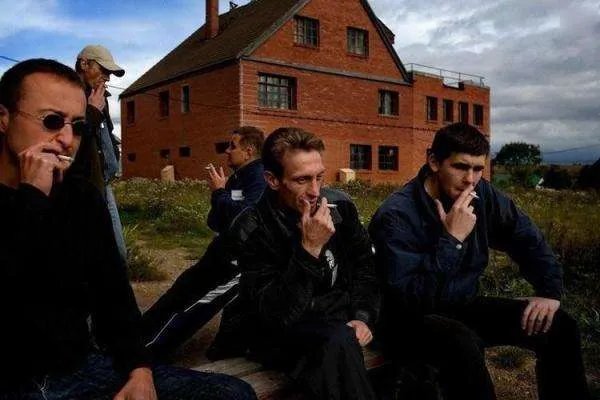 疫情下的美国社会贫富差距日趋严重,有哪些表现?