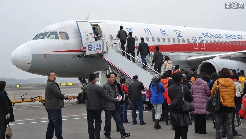 川航事件空姐奖励多少 中国机长奖励500万非常正确