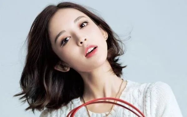 古力娜扎取关张翰之前,张翰已取关古力娜扎,你认为她现在才取关张翰是什么原因?