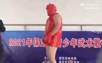 在腿上也能写毛笔字?来日方长的午间动态图