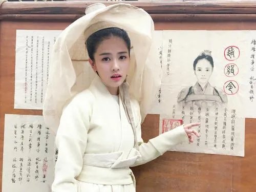 罗云熙白鹿疑恋情曝光，这究竟是白鹿第几次恋情曝光了