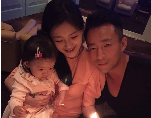 大s承认怀二胎已一个月 S妈喜悦藏不住：很开心