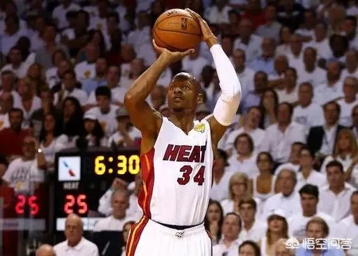 库里三分命中总数升至历史第三,排在库里面前的两位球员是谁?还有多大的距离?