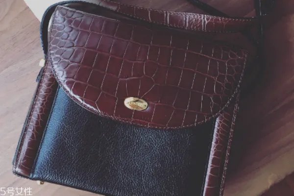 bally包包真假辨别 皮质五金都要看