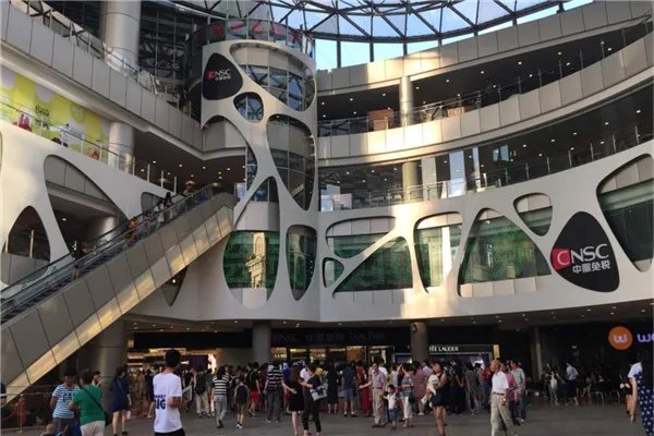 上海十大奢侈品购物圣地 中服免税上榜 恒隆广场登顶