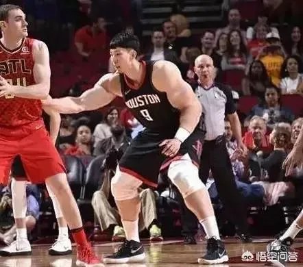 7.7日夏季联赛周琦10分5篮板与状元艾顿10分7篮板，周琦和艾顿对比表现怎么样？