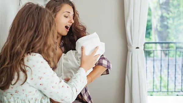 两个月的宝宝可以竖着抱吗