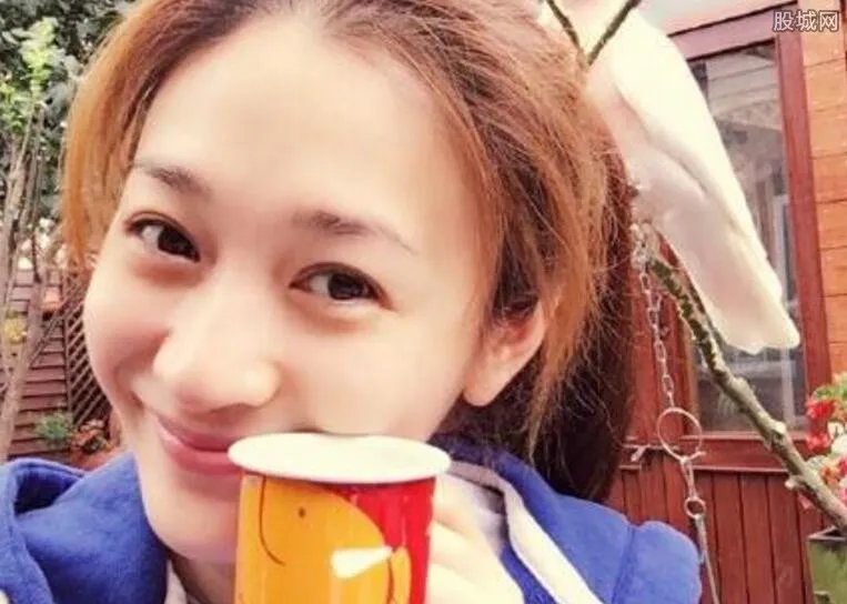 李小冉鄢颇为什么分手 揭秘李小冉鄢颇分手原因