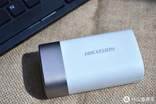 将珍藏的视频带着走 海康威视 随身 NAS 蜂享 W100