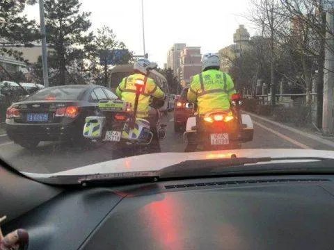 交警护送女婴就医 觉得自己“不伟大,职责所在”